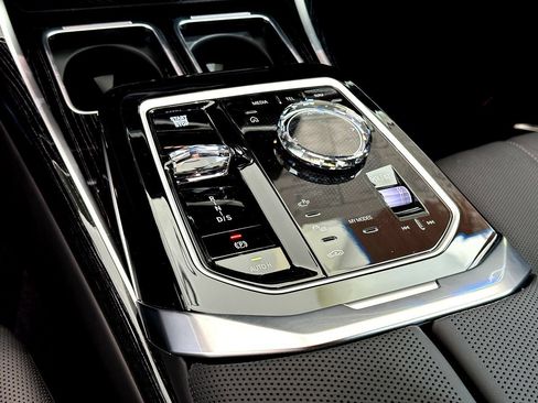 New 2026 BMW 740i xDrive w/ Executive Package AWD/4WD image 13