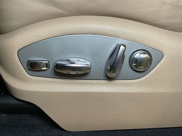 Certified 2022 Porsche Macan AWD/4WD image 17