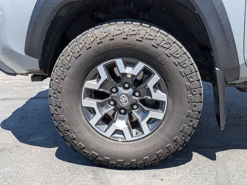 Used 2020 Toyota Tacoma TRD Off-Road AWD/4WD image 13