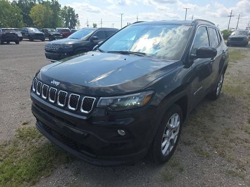 Certified 2023 Jeep Compass Latitude AWD/4WD image 1