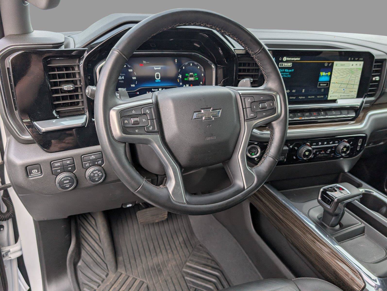 Used 2025 Chevrolet Silverado 1500 LT Trail Boss w/ Convenience Package II AWD/4WD image 4