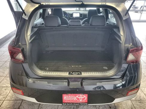 Used 2025 Hyundai Venue Limited FWD image 23