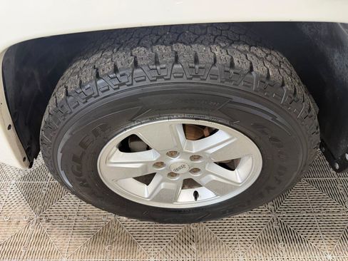 Used 2010 Jeep Liberty Sport w/ Skid Plate Group AWD/4WD image 26