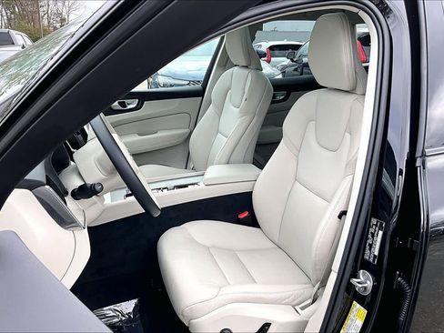 Certified 2023 Volvo XC60 B5 Plus w/ Protection Package Premier image 9