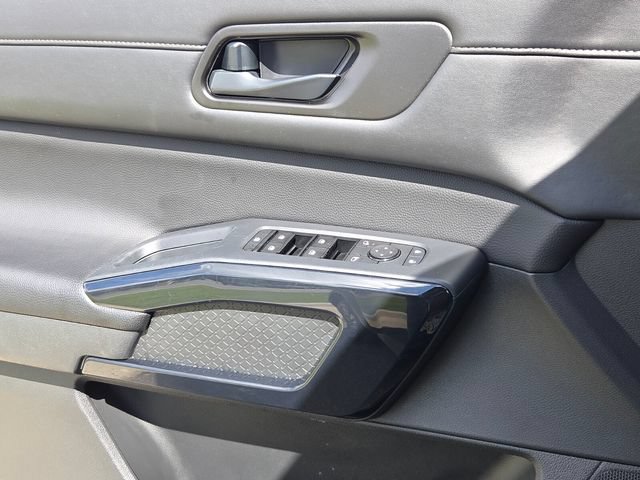 Used 2025 Nissan Pathfinder SV FWD image 27