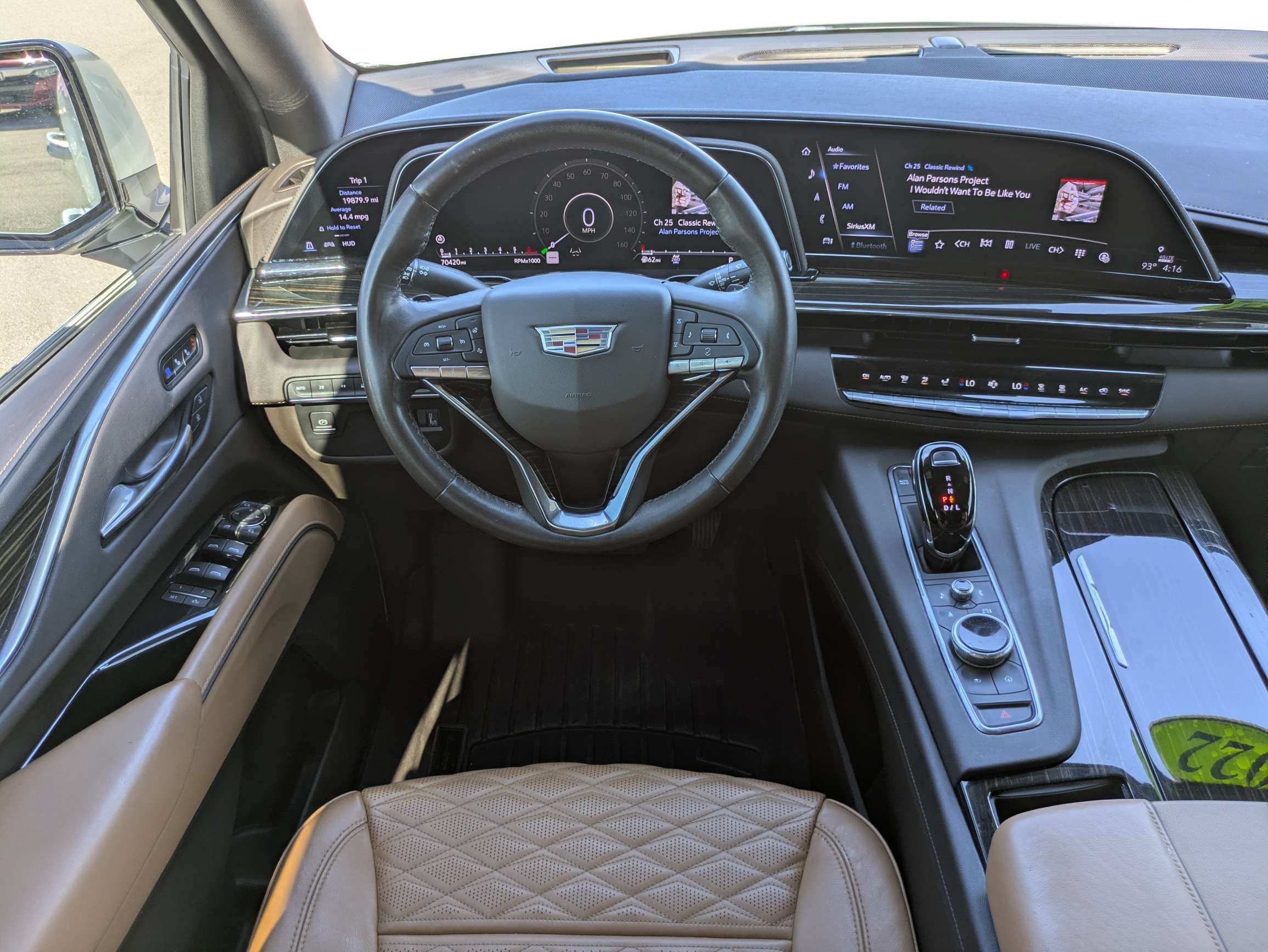 Used 2022 Cadillac Escalade Premium Luxury AWD/4WD image 16