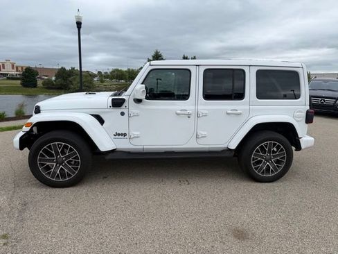 Used 2023 Jeep Wrangler Unlimited Sahara AWD/4WD image 3