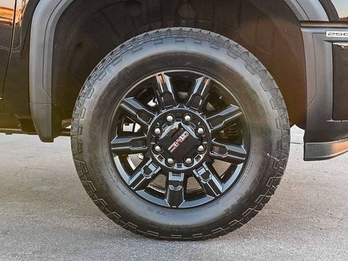 Used 2025 GMC Sierra 2500 AT4 AWD/4WD image 13