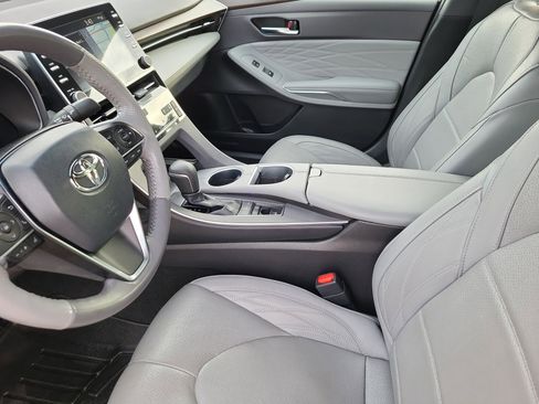 Used 2019 Toyota Avalon Limited image 7