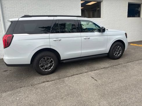 Used 2025 Ford Expedition Active RWD image 24