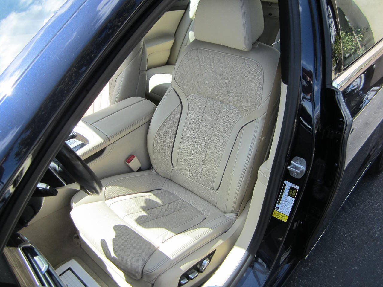 Used 2020 BMW 740i w/ Premium Package RWD image 27