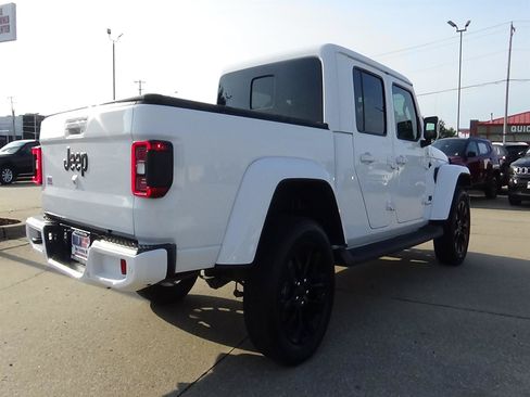 Used 2023 Jeep Gladiator Overland AWD/4WD image 6