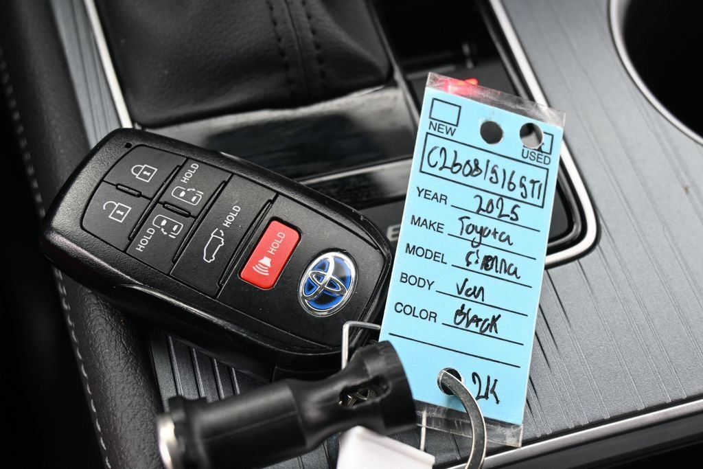 Used 2025 Toyota Sienna XLE w/ XLE Plus Package FWD image 29