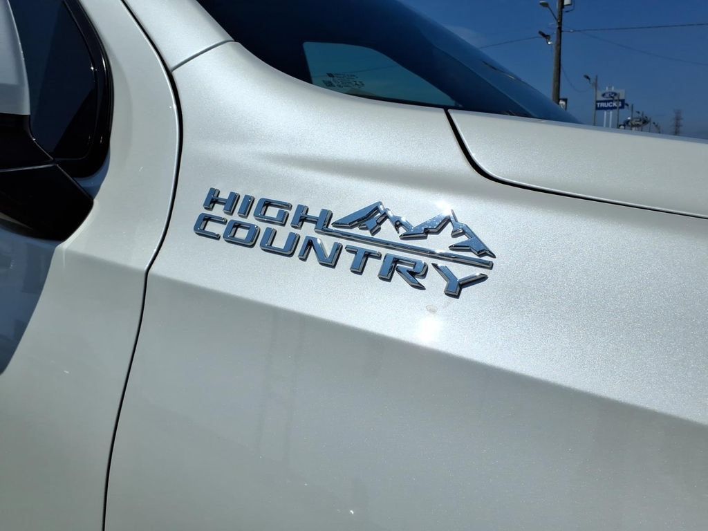 Used 2023 Chevrolet Tahoe High Country AWD/4WD image 10