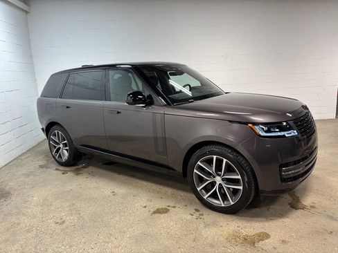 New 2025 Land Rover Range Rover Long Wheelbase SE image 5