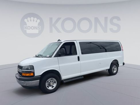 Used 2025 Chevrolet Express 3500 LT w/ LT Preferred Equipment Group RWD image 5