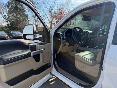 Used 2017 Ford F250 Lariat image 11