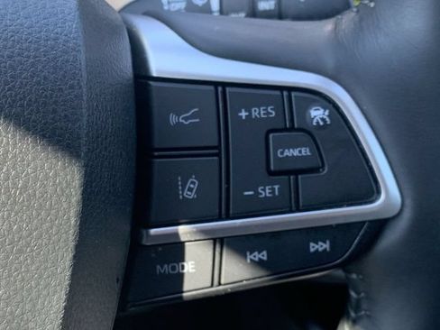 Certified 2024 Toyota Highlander Limited FWD image 29