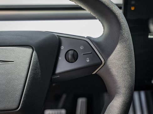 Used 2024 Tesla Cybertruck AWD Crew Cab image 23