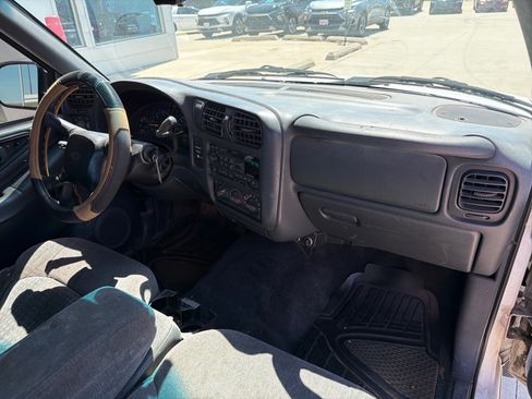 Used 2001 Chevrolet S10 Pickup LS w/ Preferred Equipment Group image 14