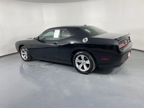 Used 2021 Dodge Challenger SXT image 4