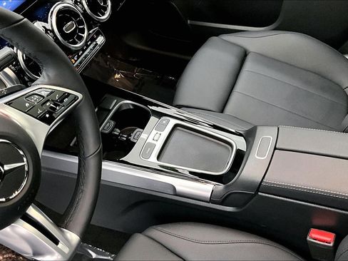 Used 2026 Mercedes-Benz GLB 250 image 14