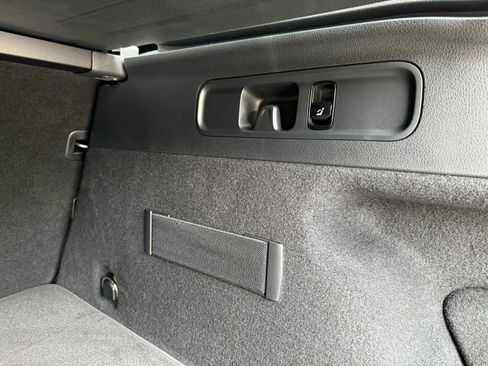 New 2025 Mercedes-Benz GLC 300 4MATIC image 36