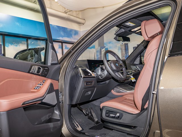 Used 2026 BMW X7 M60i w/ M Sport Professional Package AWD/4WD image 13