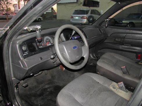 Used 2005 Ford Crown Victoria Police Interceptor image 21
