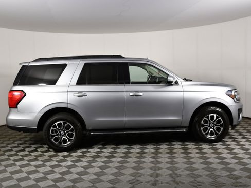 Used 2023 Ford Expedition XLT AWD/4WD image 4