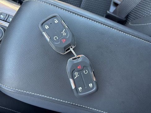 Used 2023 GMC Acadia SLE w/ Driver Convenience Package image 12