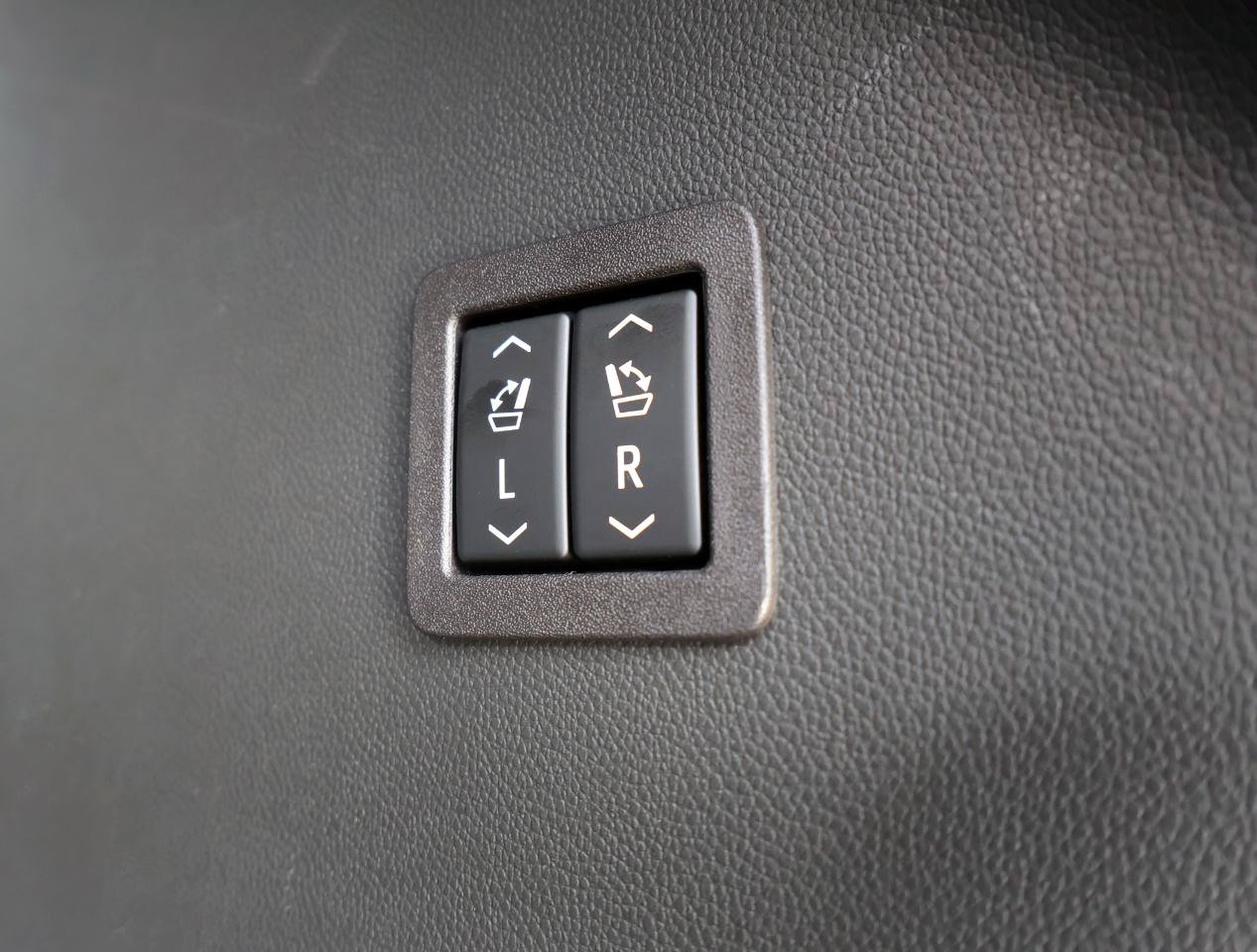 Used 2022 Buick Enclave Avenir w/ Avenir Technology Package FWD image 32