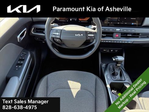 New 2025 Kia K4 LXS image 21