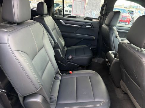 Used 2024 GMC Acadia Elevation image 12