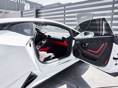 Used 2023 Lamborghini Huracan Tecnica RWD image 30