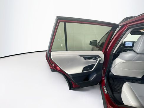 Used 2019 Toyota RAV4 Limited w/ Carpet Mat Package FWD image 27