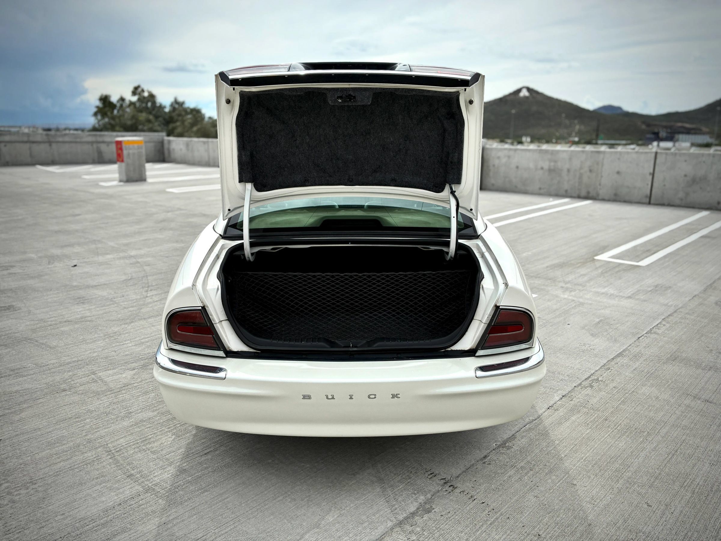 Used 2002 Buick Park Avenue w/ Prestige Pkg FWD image 32