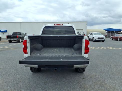 Used 2018 Toyota Tundra SR5 w/ SR5 Upgrade Package AWD/4WD image 26