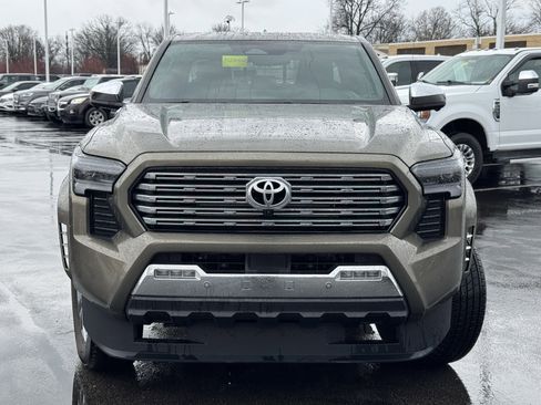 Used 2025 Toyota Tacoma Limited AWD/4WD image 17