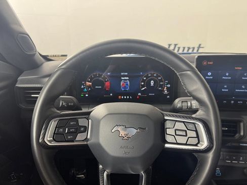 Used 2025 Ford Mustang Coupe RWD image 17