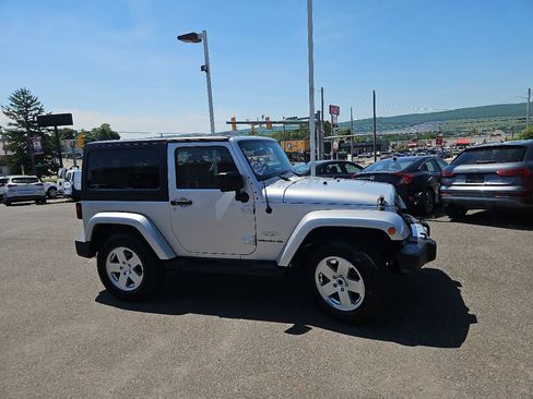 Used 2012 Jeep Wrangler Sahara w/ Connectivity Group AWD/4WD image 34