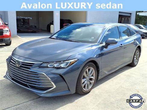 Used 2019 Toyota Avalon XLE image 3
