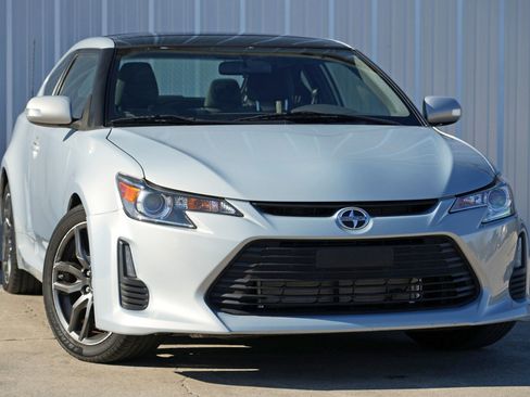 Used 2014 Scion tC 10 Series image 2