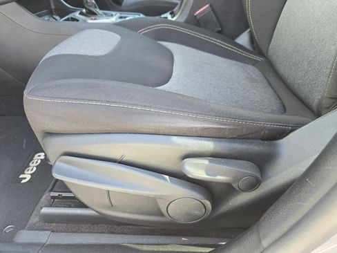 Used 2018 Jeep Cherokee Latitude image 25