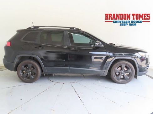 Used 2021 Jeep Cherokee Latitude Plus FWD image 2