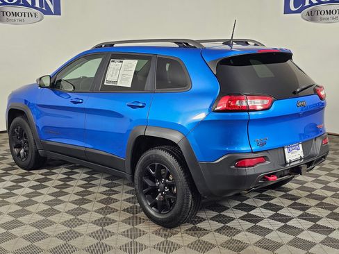 Used 2017 Jeep Cherokee Trailhawk AWD/4WD image 34
