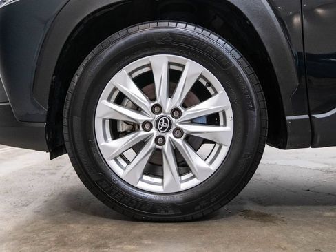 Used 2025 Toyota Corolla Cross LE FWD image 11