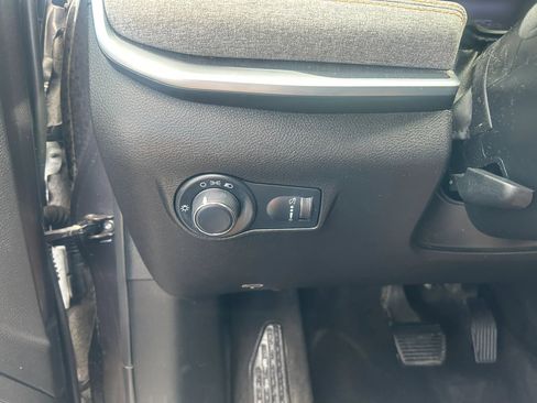 Used 2022 Jeep Compass Sport AWD/4WD image 16