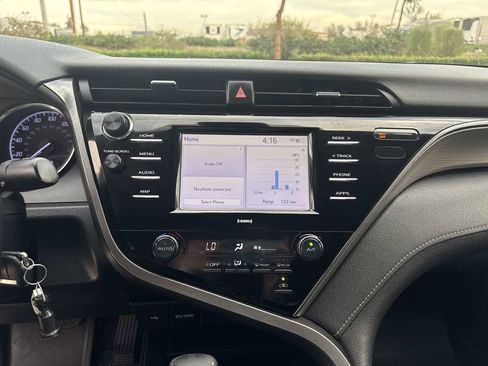 Used 2020 Toyota Camry SE w/ Carpet Mat Package image 23