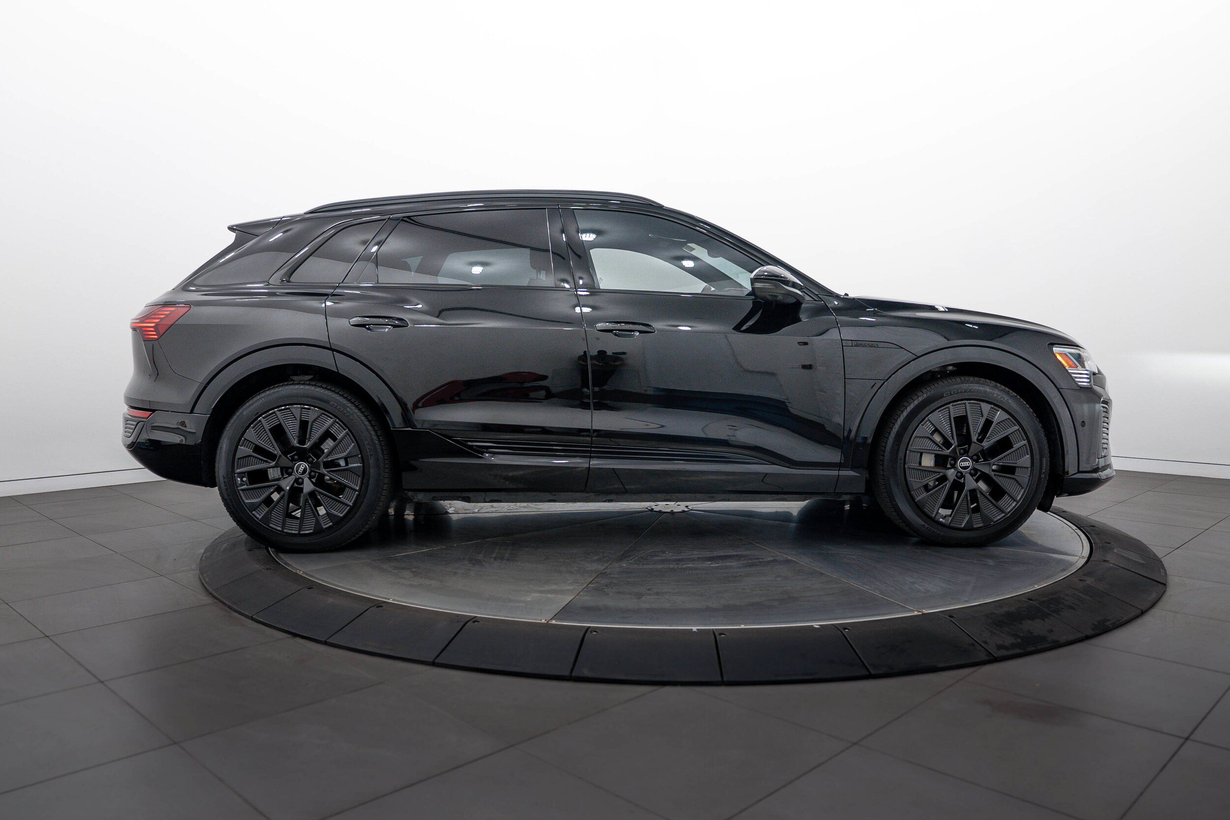 Certified 2024 Audi Q8 e-tron Prestige w/ Prestige Package AWD/4WD image 3